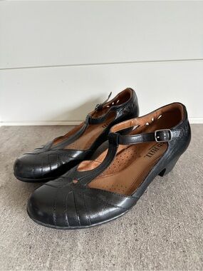 Cobb Hill By New Balance Leather Black T-Strap Low Heel Pumps Women’s Size 9